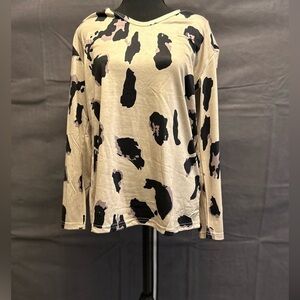 NWT Haute Edition Women's V-Neck Leopard Print Inspired Top